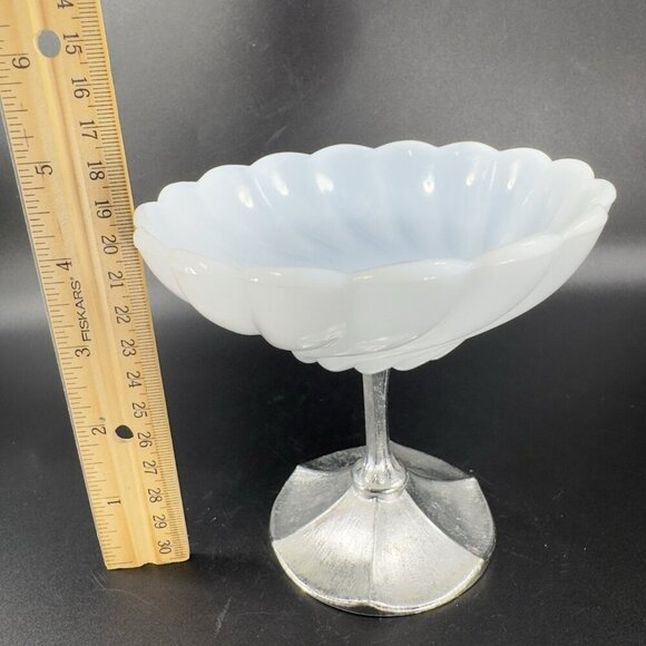 Vintage 1960s White Milk Glass Dish Bowl Compote Candy Dish With Metal Stand VTG - Picture 3 of 12